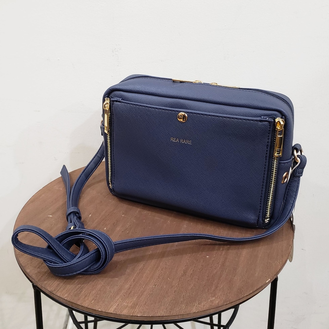 【굿즈-가방】 REA RARE 쿠루아 회전식 미니미니 숄더 이타백 NAVY